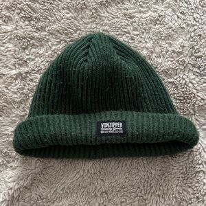 Yonzipper Women's Green Knit Beanie